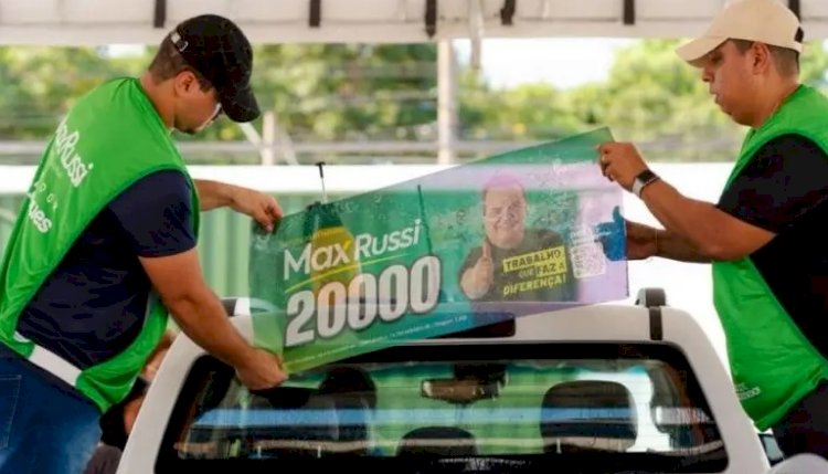 Primeiro ato de campanha de Max reúne mais de 700 carros em adesivaço