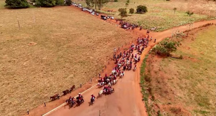 Cavalgada Outubro Rosa reúne mulheres em Campinápolis e reforça conscientização sobre o câncer de mama
